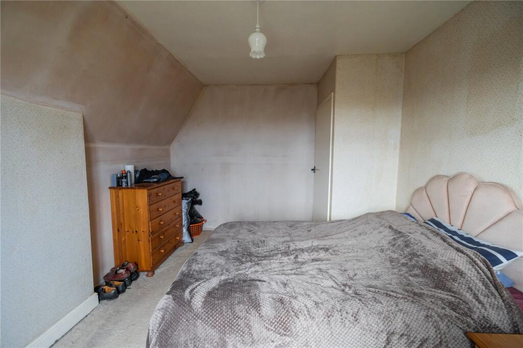 Bedroom 1 (2)