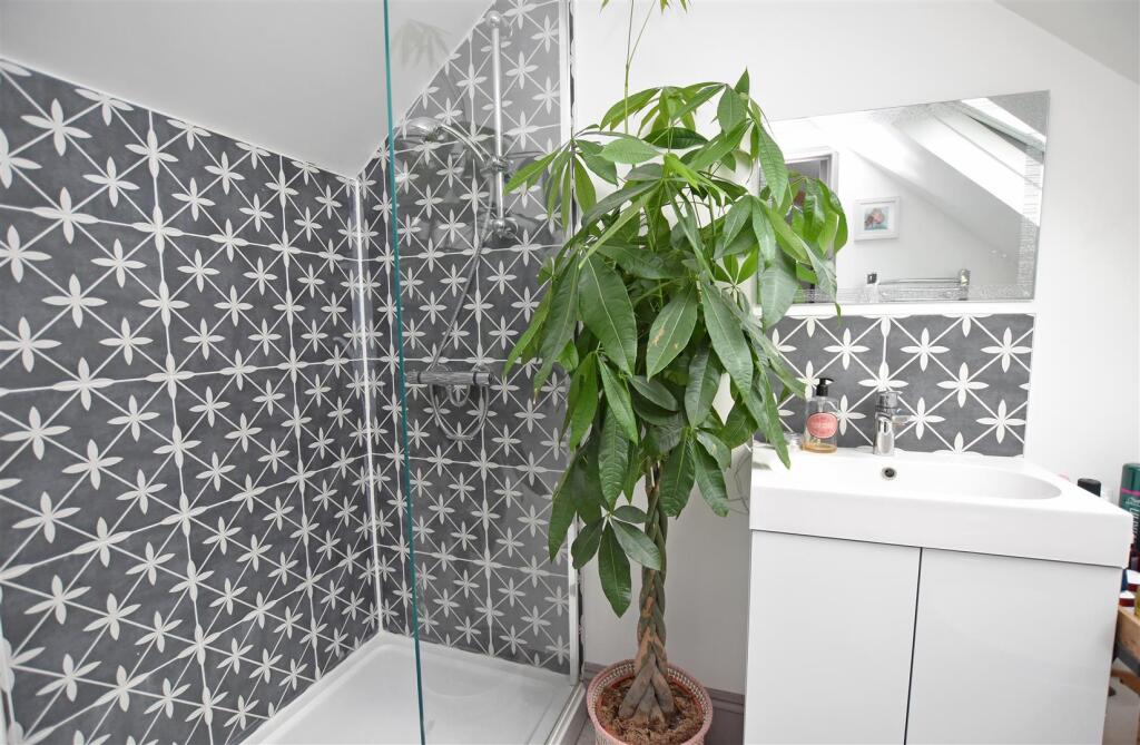 Principle En-Suite.JPG