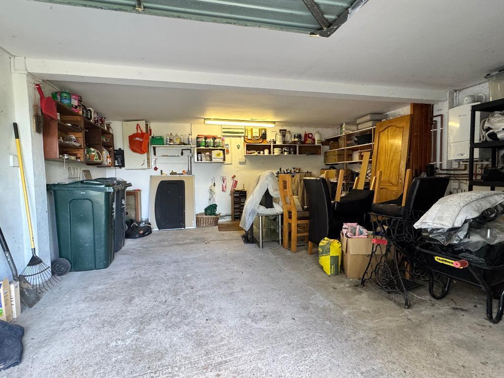 Large double garage &amp; boiler
