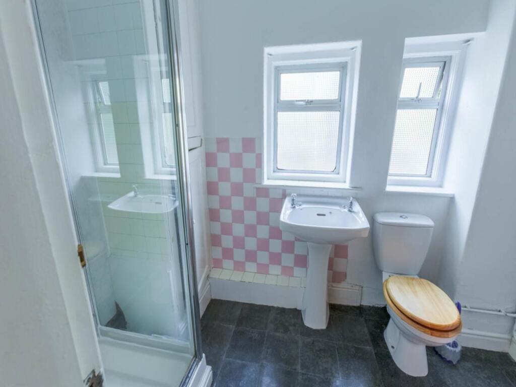 3 St James Drive Bathroom.jpg