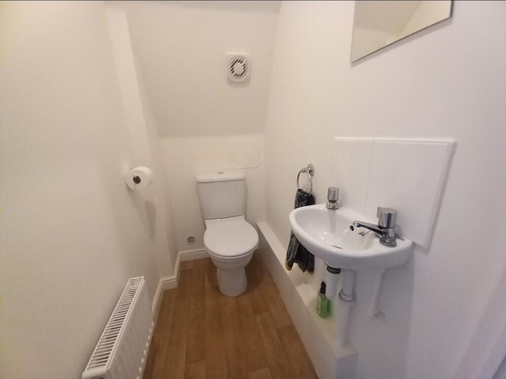 GROUND FLOOR CLOAKROOM
