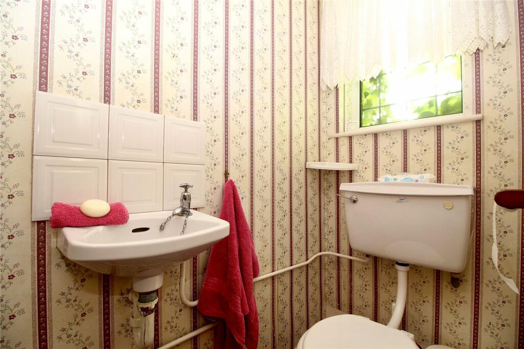 Cloakroom/Wc