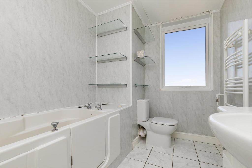 Metropole Court 4b-4.JPG