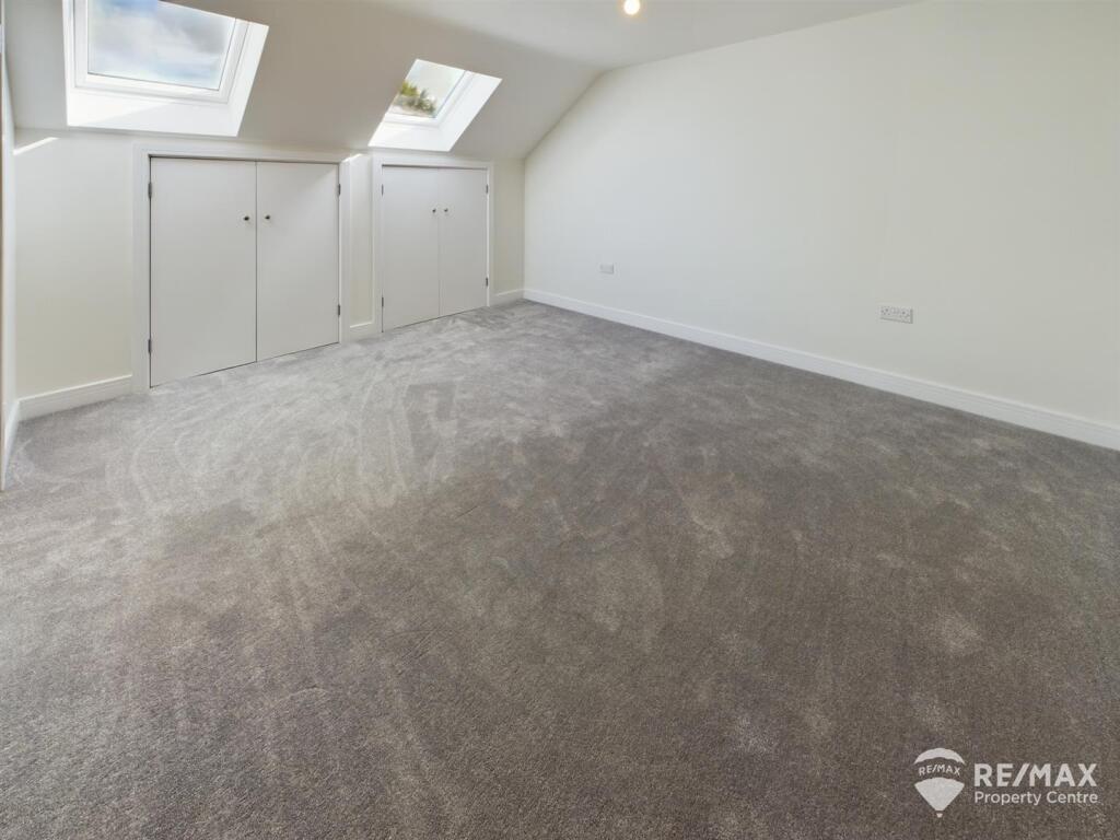 Bedroom 1.jpg