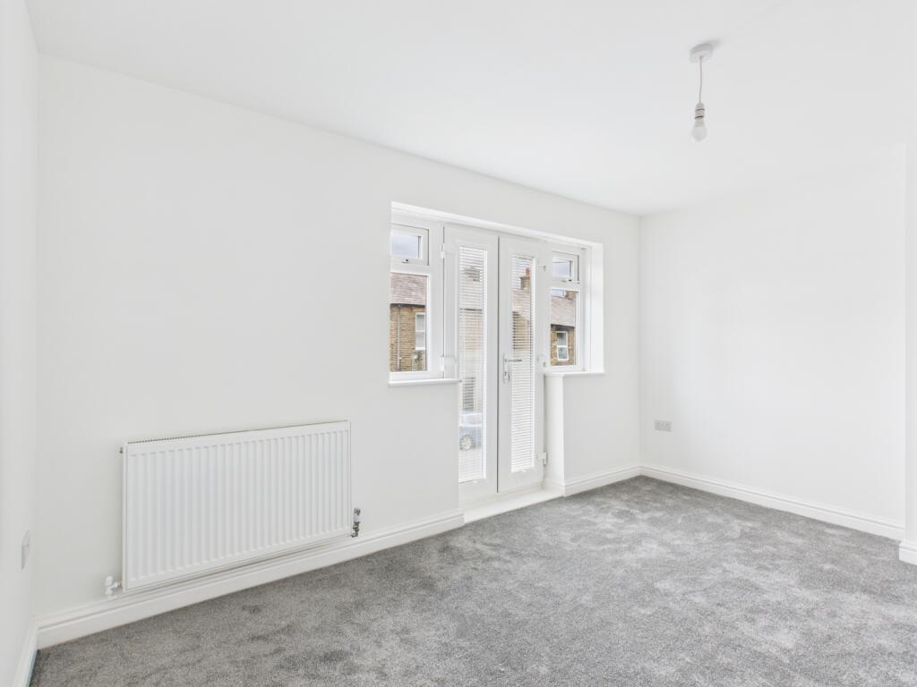 CAM03729G0-PR0100-STILL011