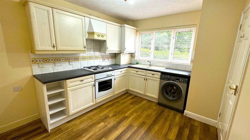Kitchen (3).jpg