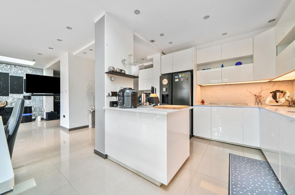 1314667-11-685c2f...