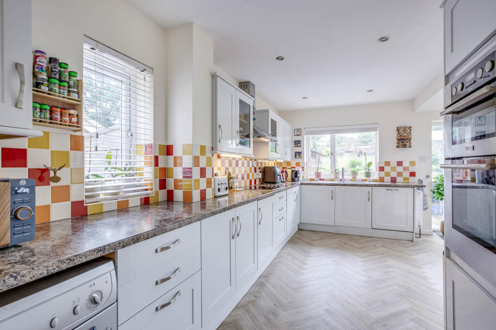 21 Woodland Way, SL7 3LD (LOW RES)-6