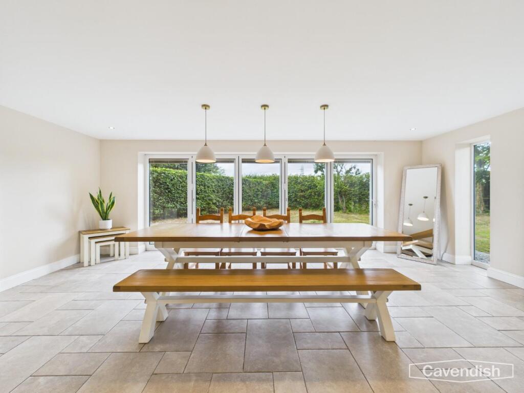 DINING/FAMILY AREA
