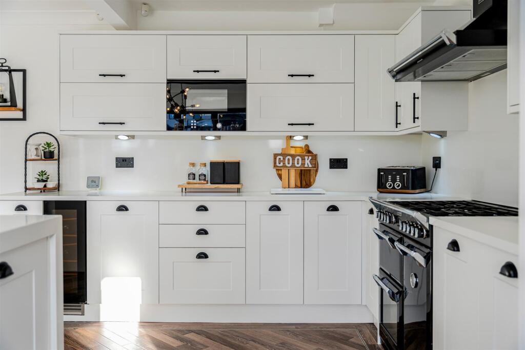 100 Tithebarn Road kitchen 3.jpg
