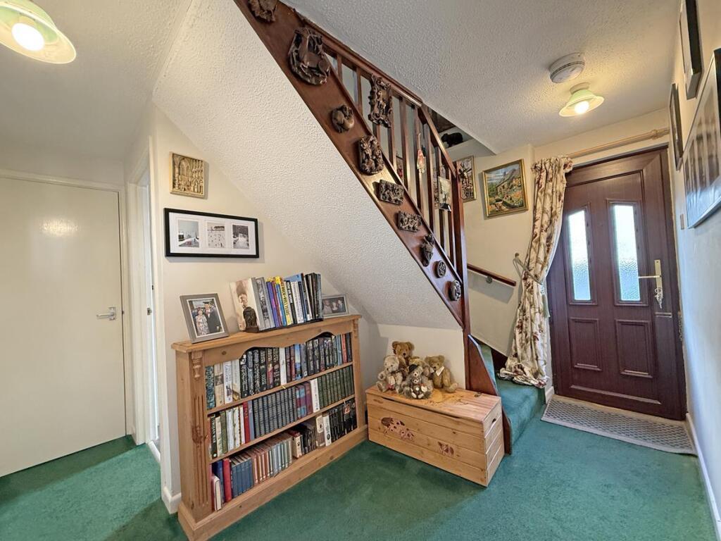 Woodland Terrace 10 Flat 3 - Hall.jpg