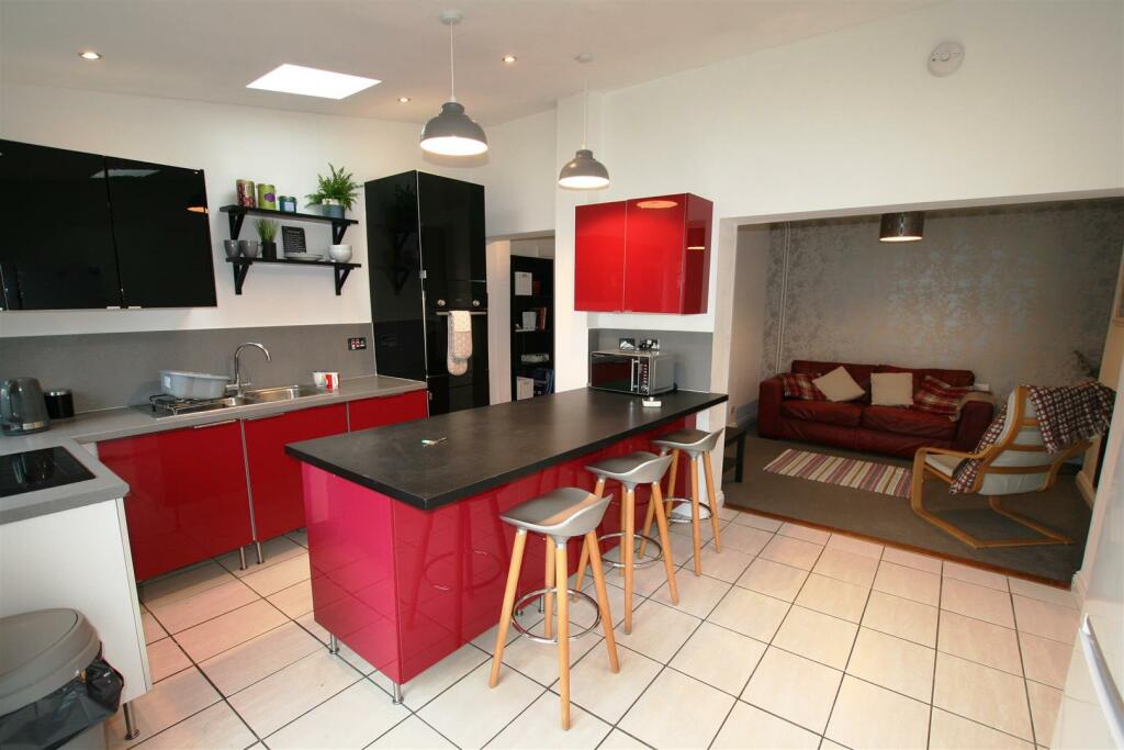 comerrd,140kitchen2.JPG