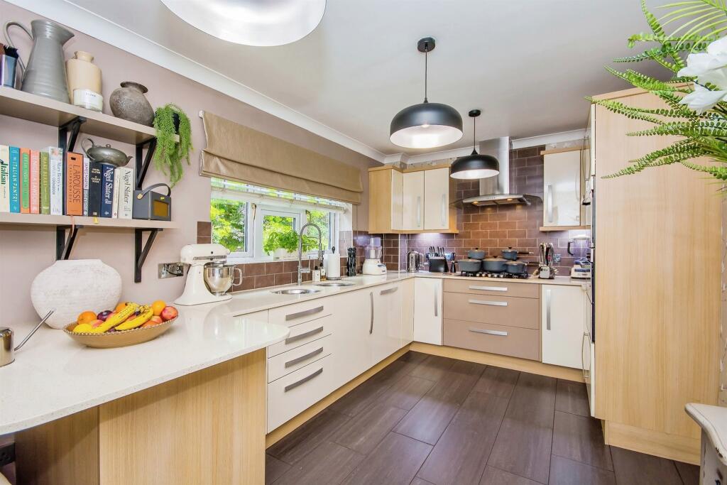 Kitchen / Breakfast Room