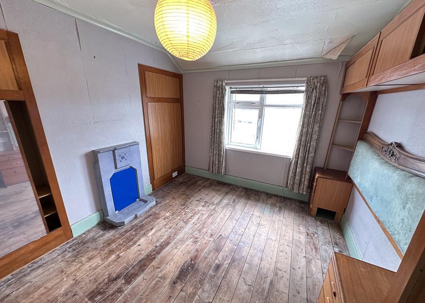FRONT DOUBLE BEDROOM 2
