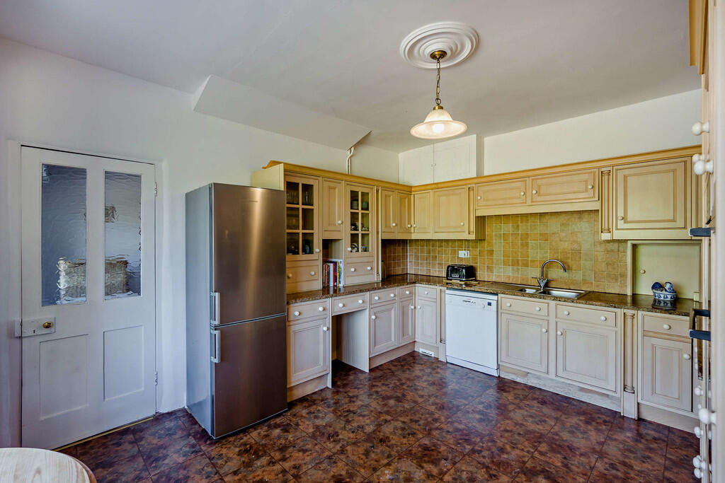 8647466-interior1...