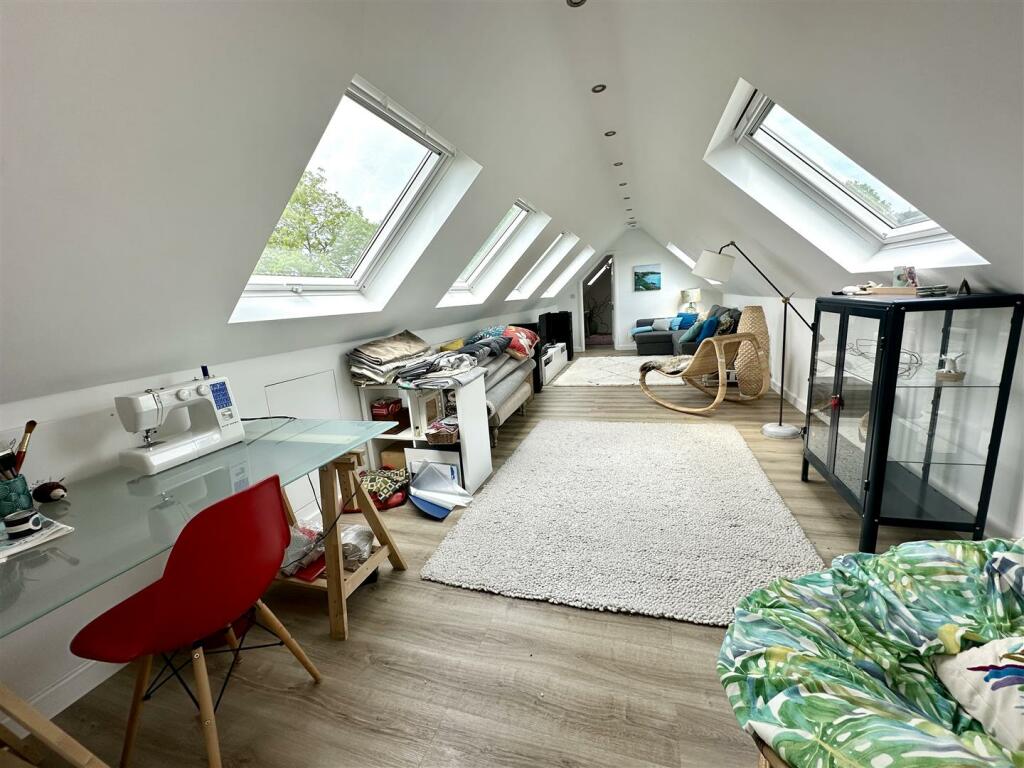 BEDROOM 5/FAMILY ROOM ¿ 30¿ x 10¿10¿