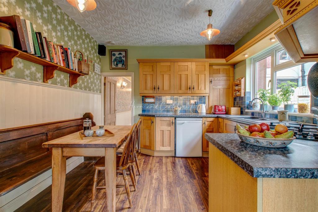 Llandennis Road, Cyncoed, HernCrabtree (24).jpg