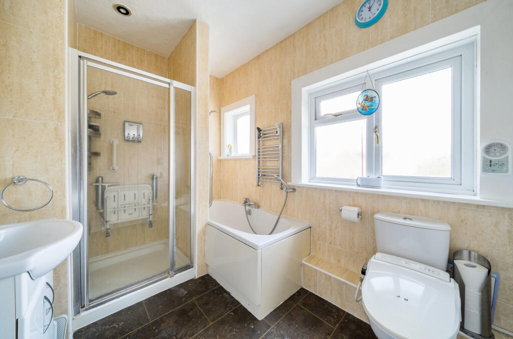 1305889-9-684899c...