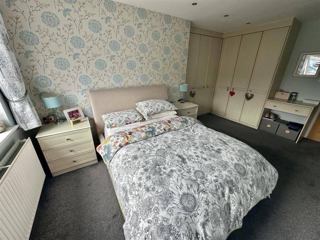 Bramleys Estate Agents - Liversedge Hall Lane - Li