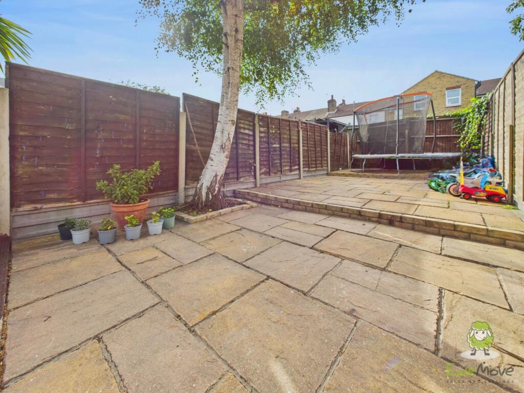 CAM01543G0-PR0157-STILL022