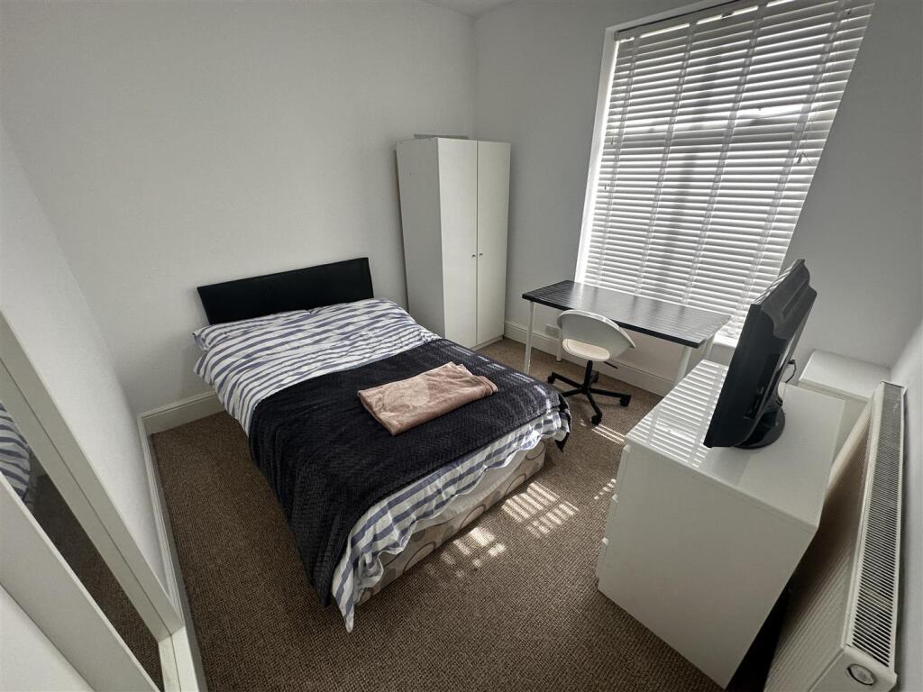 2kg.room1.JPG