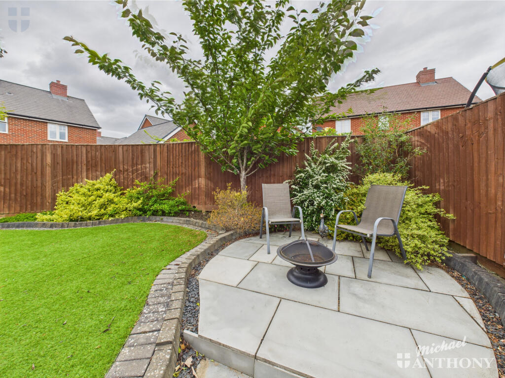 CAM03852G0-PR0297-STILL027