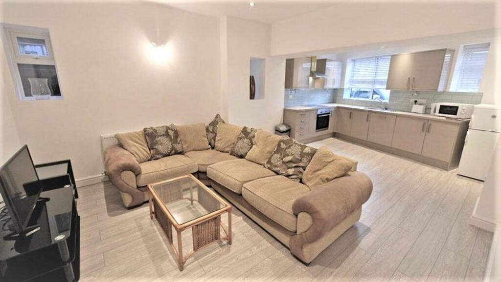 37 Crowthorn Road, Ashton-Under-Lyne, OL7