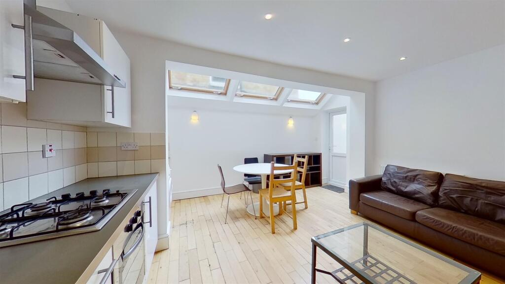 Merton-Road-SW18-02252021_204445.jpg