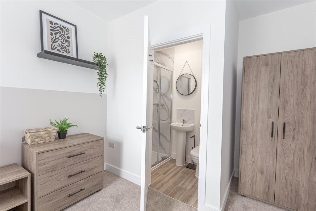 Room 3_7 Forest Rd_2.jpeg