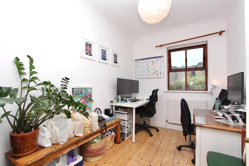 Pegasus Close, N16