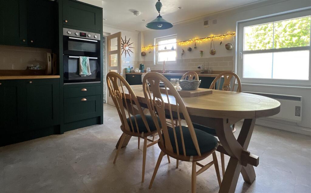 Kitchen/Dining Room
