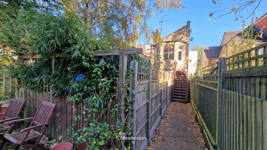 ACCESS TO GARDEN