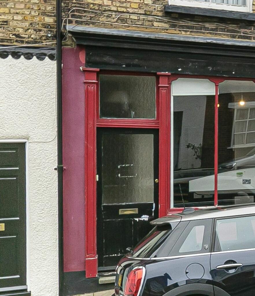 No.101 First Floor Flat Street Entrance 