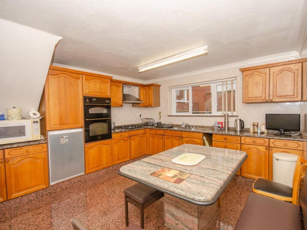 Kitchen main.jpg