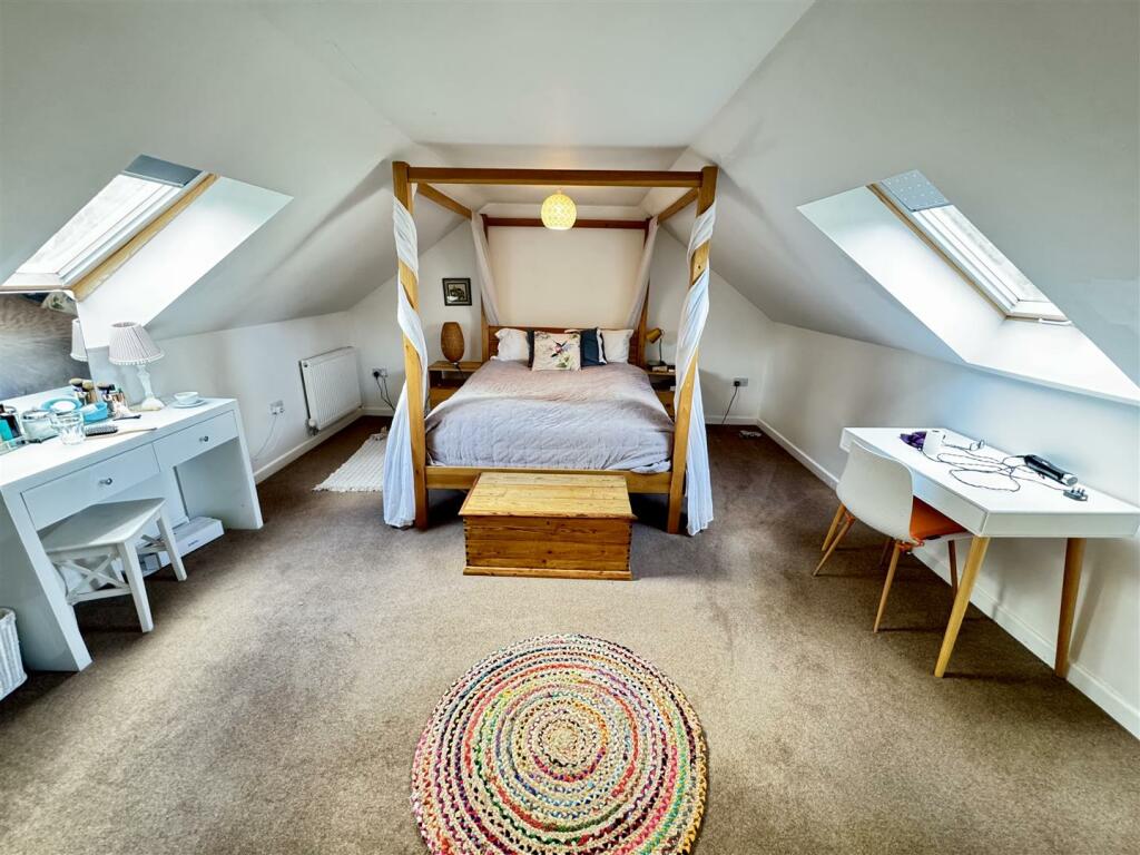 BEDROOM 1