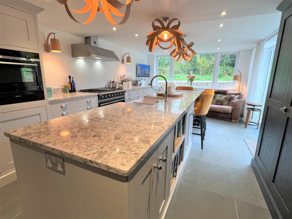 kitchen 2.JPG