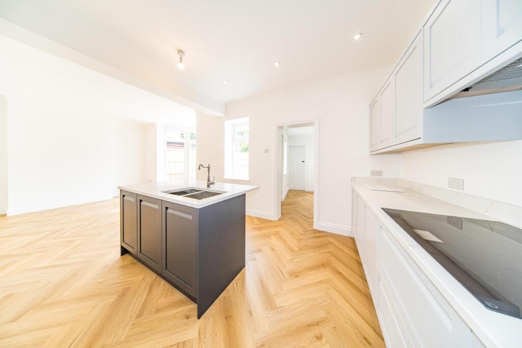 6 stanley crescent kitchen 4.jpg