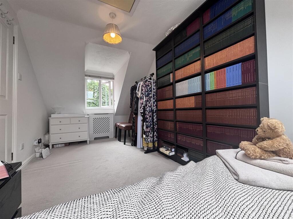 bedroom2.jpg