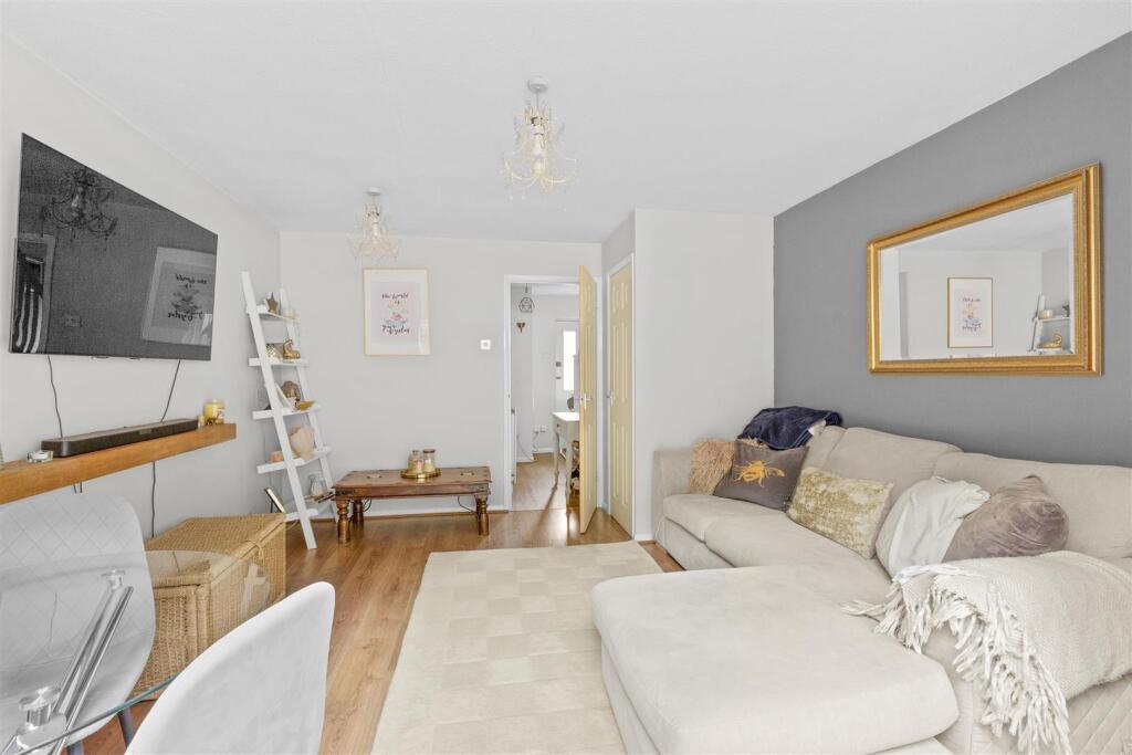 20 Boughton Way, HP6 6PU-11.jpg