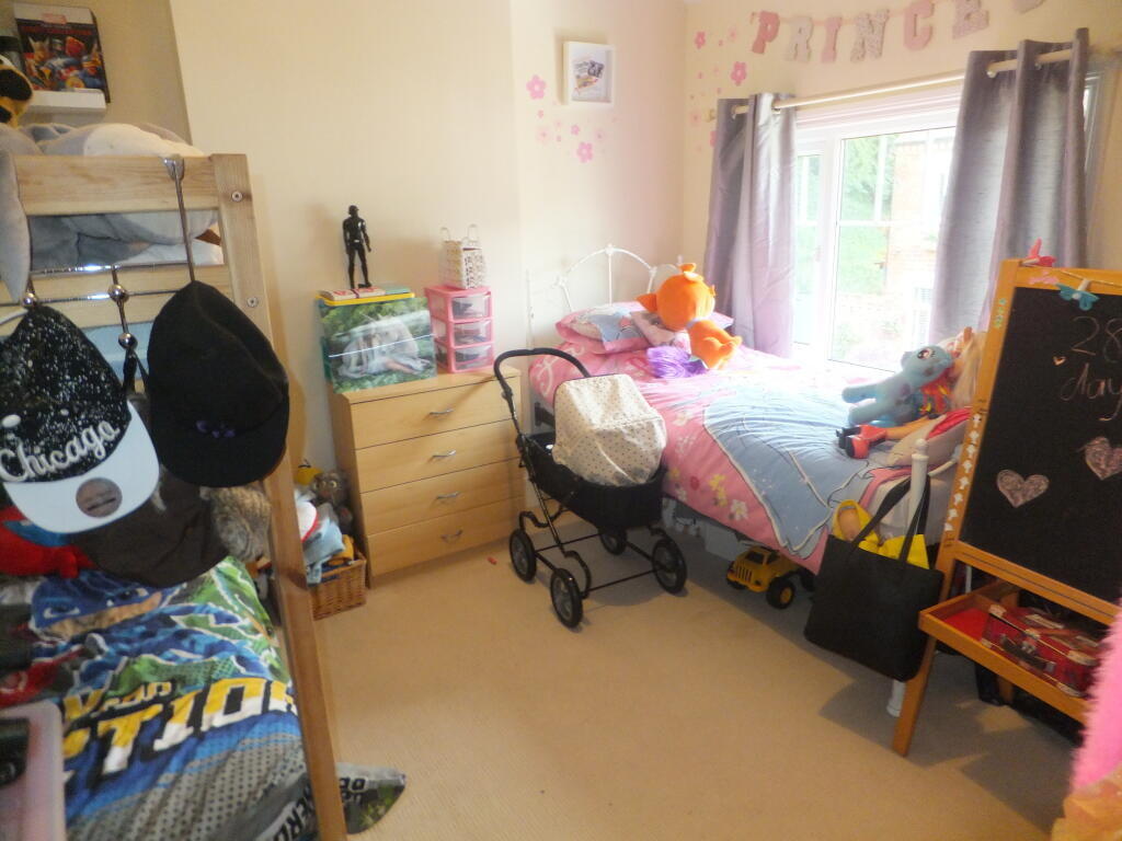 17079_000439091_I...