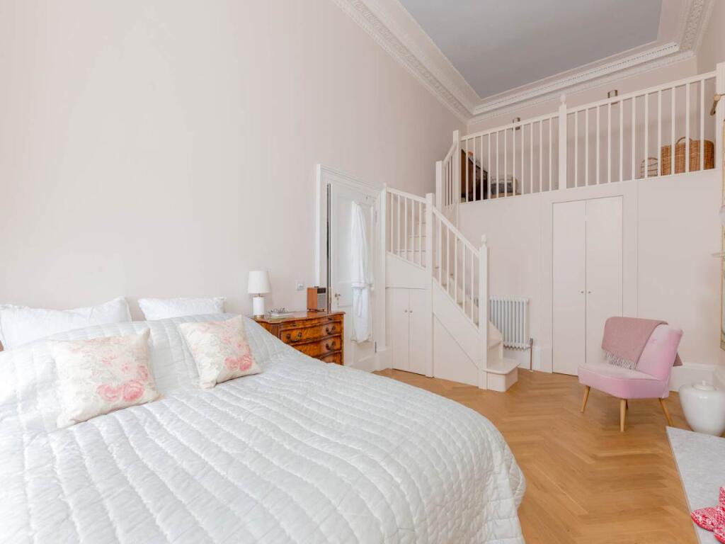 62660_Drummond_Place