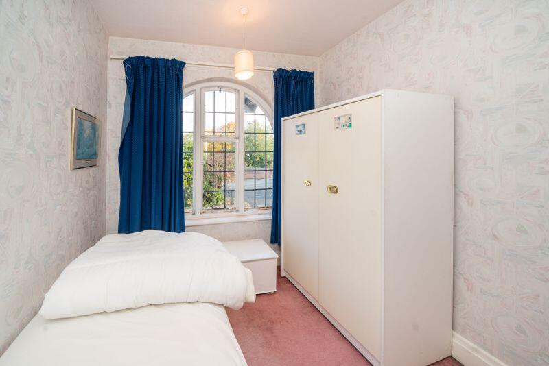 BEDROOM 5