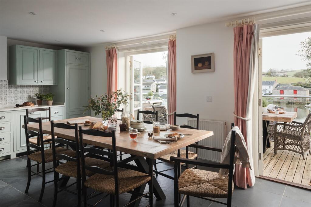 BR-42 kitchen and patio dors.jpg