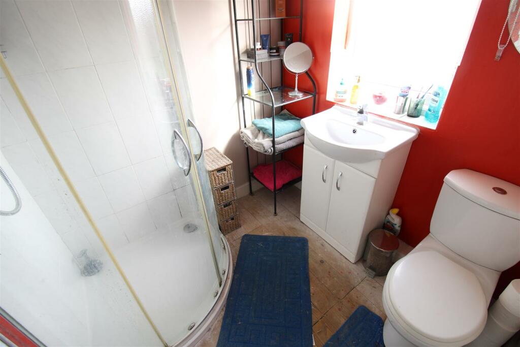 SHOWER ROOM/WC