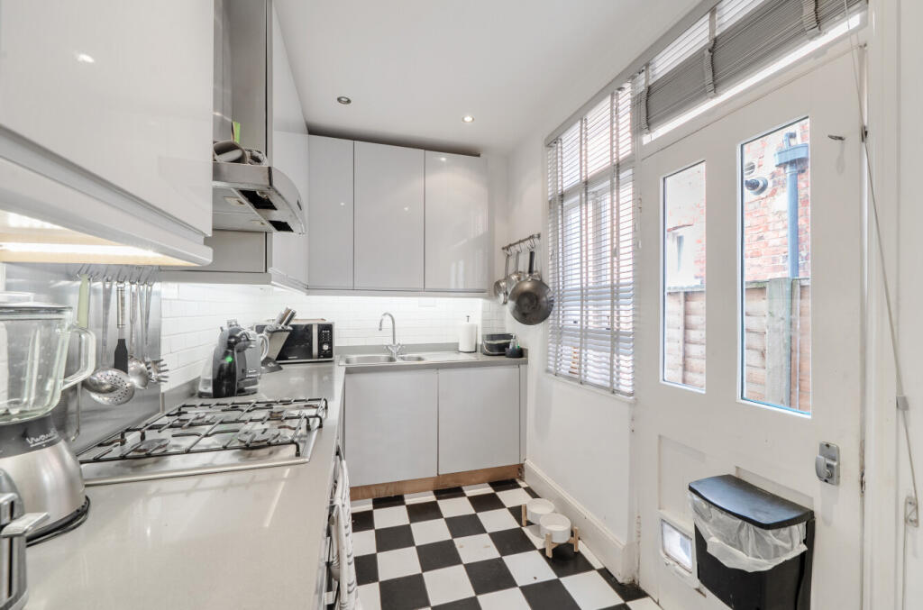 1317398-12-685e5b...