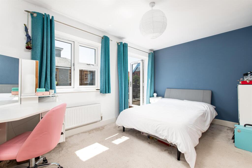 Bedroom1_1.jpg