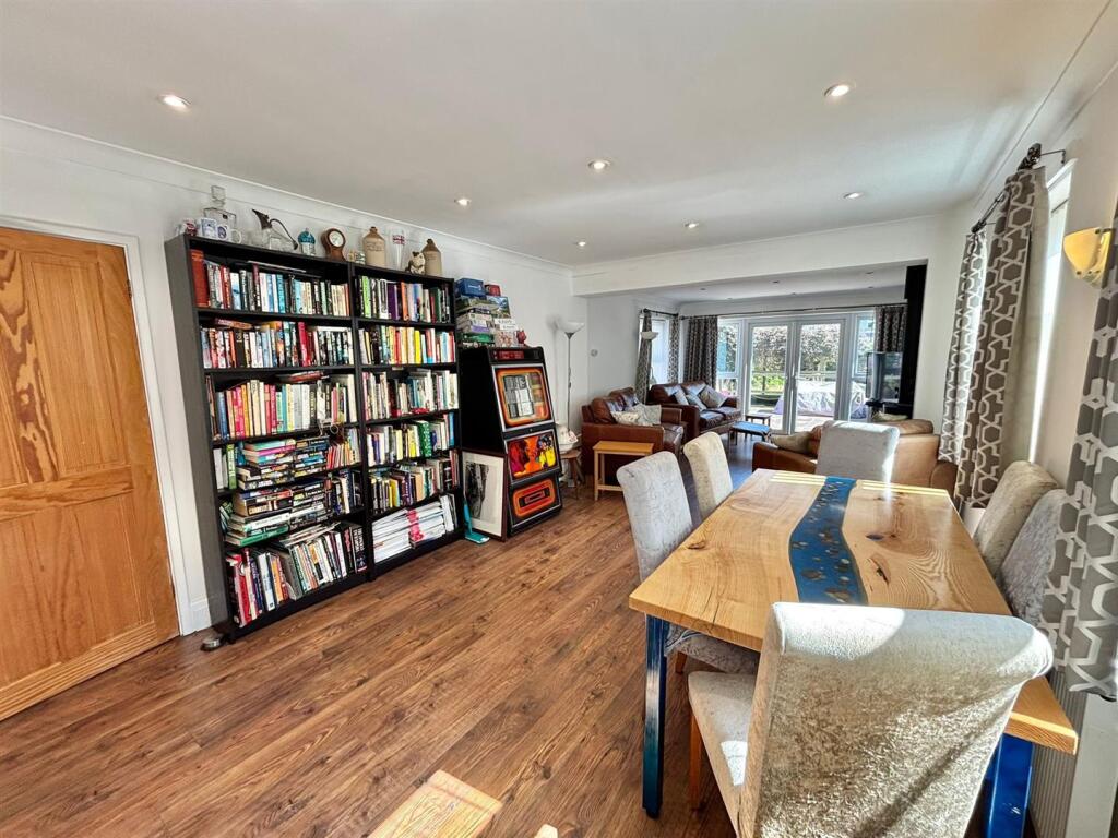 Through Lounge Diner