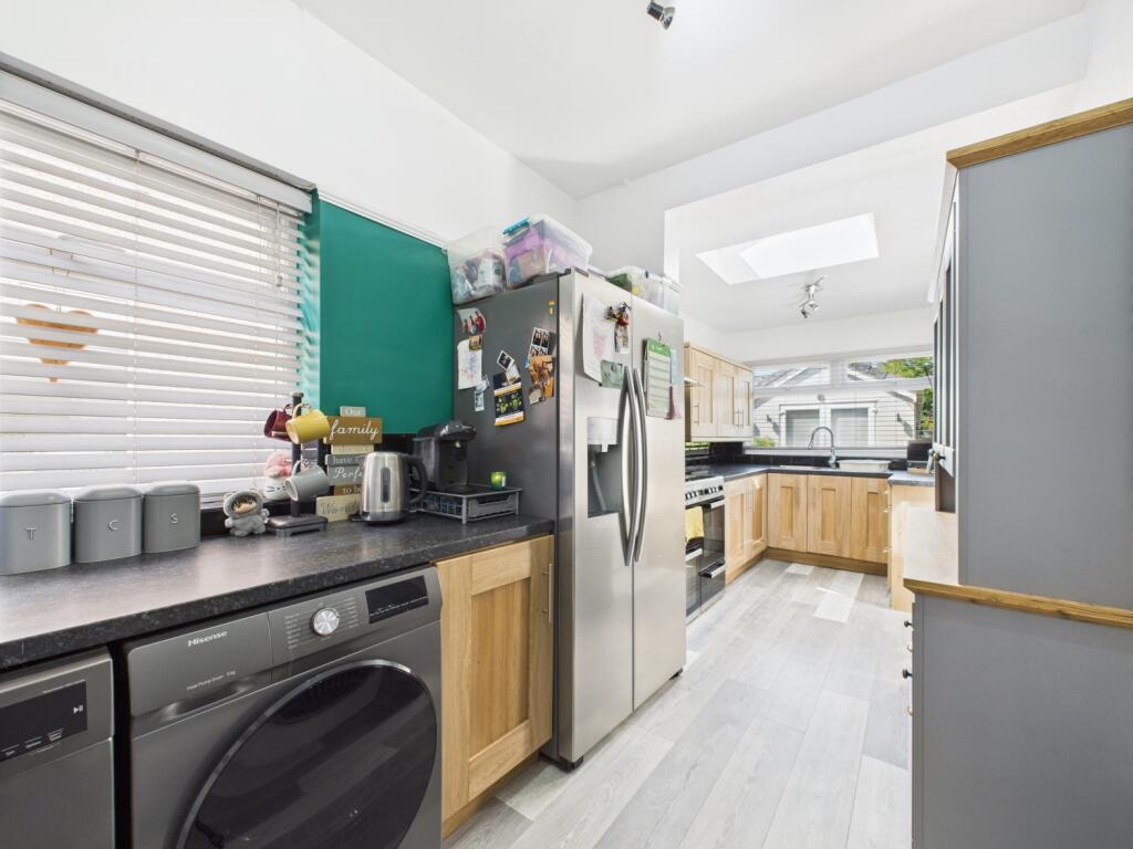 CAM02386G0-PR0139-STILL010