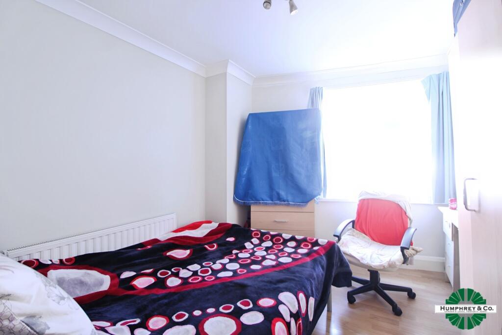 pbox-bedroom-325428.jpg