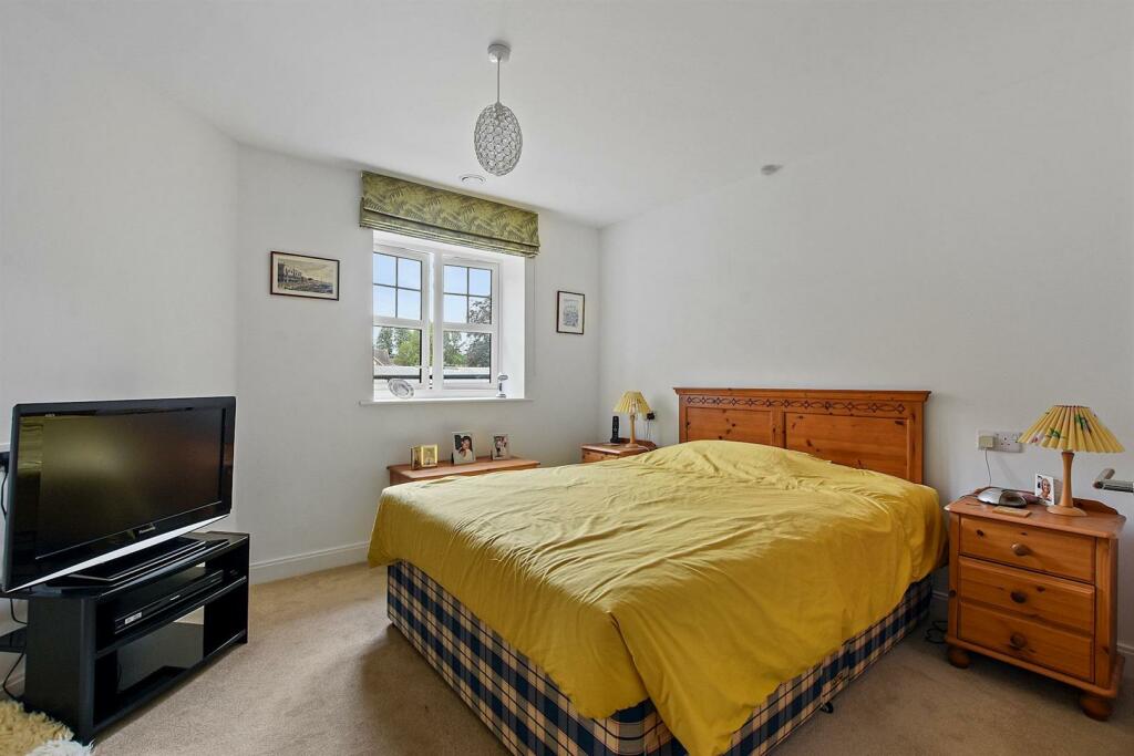 02-GCMCS - 27 Rutherford House - Bedroom -Original